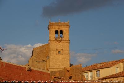 photographie “Le Jour ni l’Heure 2184 : clocher plateresque construit de 1548 à 1571 pour l’église Notre-Dame de l\'Assomption de Moron de Almazan, province de Soria, Vieille-Castille, Espagne, lundi 26 août 2024, 20:00:14” par Renaud Camus — www.renaud-camus.net — Moron de Almazan, Hurtado de Mendoza, Almazan, Soria, iglesia, église, clocher, province de Soria, Castille, Castilla, Castilla y Leon, Vieille-Castille