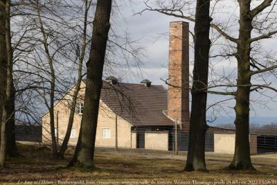 photographie “Le Jour ni l\'Heure : Buchenwald, four crématoire, morgue, salle de torture, Weimar, Thuringe, jeudi 24 février 2022, 13:58:33” par Renaud Camus — www.renaud-camus.net — Buchenwald, four crématoire, morgue, salle de torture, Weimar, Thuringe, jeudi 24 février 2022, 13:58:33, Shoah, Holocauste, cheminée, extermination, génocide, juifs, antisémitisme