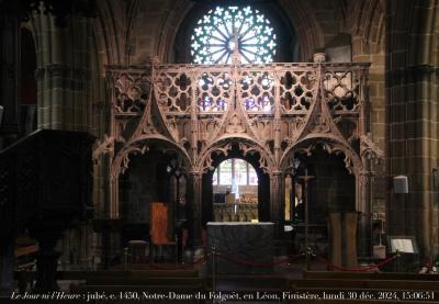 photographie “Le Jour ni l’Heure 8875 : jubé, c. 1450 (?), de la basilique Notre-Dame du Folgoët, en Léon, Finistère, Bretagne, lundi 30 décembre 2024, 15:06:51” par Renaud Camus — www.renaud-camus.net — Folgoët, Le Folgoët, Notre-Dame du Folgoët, basilique, jubé, gothique, gothique fleurie, Léon, Finistère, Bretagne