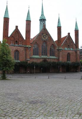 photographie “Le Jour ni l\'Heure 0702 : hospice du Saint-Esprit, Heiligen-Geist-Hospital, fin du XIIIe s., Lübeck, Schleswig-Holstein, Allemagne, dimanche 29 août 2010, 16:52:04” par Renaud Camus — www.renaud-camus.net — hôpital, gothique, gothic, Hanse, Ligue hanséatique, Deutschland, Germany