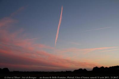 photographie “Le Jour ni l’Heure 8848 : Ciel de Bretagne — au-dessus de Belle-Fontaine, Ploëzal, Côtes-d’Armor, Brtagne, samedi 1er août 2013, 21:20:47” par Renaud Camus — www.renaud-camus.net — ciel, sky, nuages, clouds, Britanny, La Roche-Jagu