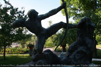 photographie “Le Jour ni l\'Heure 0136 : Héraklès Archer, (exemplaire Thomas, 1909), Antoine Bourdelle, 1861-1929, Stockholm, Waldemarsudde, domaine du prince Eugène de Suède, peintre, 1865-1947, samedi 31 juillet 2010, 18:10:16” par Renaud Camus — www.renaud-camus.net — Sweden, Sverige, prince Eugen, prins Eugen, Bernadotte, duc de Närke, painter, artiste, artist, maisons d'artiste, artits' houses, Rodin, Auguste Rodin, Penseur, Victoire de Samothrace, architecte, architect, architecture, arkitetkt