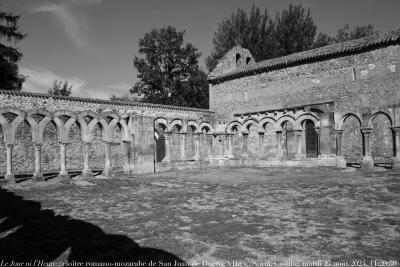 photographie “Le Jour ni l’Heure 2251 : cloître romano-mozarabe de San Juan de Duero, XIIe s., Soria, Vieille-Castille, Espagne, mardi 27 août 2024, 11:20:59” par Renaud Camus — www.renaud-camus.net — cloître, claustro, San Juan de Duero, Soria, Castille, Vieille-Castille, Castilla y Leon, Espagne, Spain, Espana