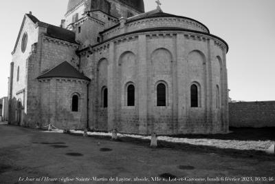 photographie “Le Jour ni l’Heure 3440 : église Saint-Martin de Layrac, abside, XIIe s., Lot-et-Garonne, Agenais, lundi 6 février 2023, 16:35:46” par Renaud Camus — www.renaud-camus.net — Layrac, église, Saint-Martin, église de Layrac, église Saint-Martin de Layrac, roman, romane, église romane, architecture romane, Agenais, Agenais roman, Brulhois, Guyenne, Guyenne romane, abside, abside romane