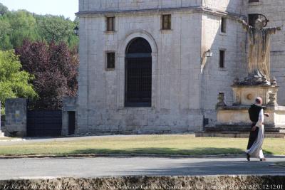 photographie “Le Jour ni l’Heure 2660 : L’Heure c’est l’heure — monastère de San Pedro de Cardena, Castrillo del Val, province de Burgos, Vieille-Castille, Espagne, mercredi 28 août 2024, 12:12:01” par Renaud Camus — www.renaud-camus.net — L’Heure c’est l’heure, San Pedro de Cardena, Castrillo del Val, Burgos, Espagne, Castille, Castilla y Leon, Vieille-Castille, moine, Spain, Espana