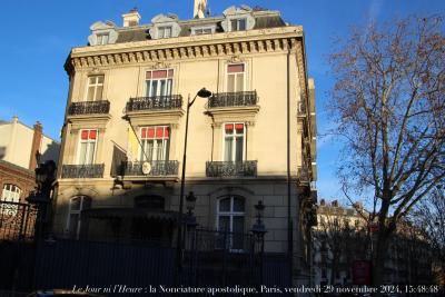 photographie “Le Jour ni l’Heure 5954 : la Nonciature apostolique, Paris, vendredi 29 novembre 2024, 15:48:48” par Renaud Camus — www.renaud-camus.net — Nonciature apostolique, ambassade, Vatican, Paris, avenue du Président-Wilson