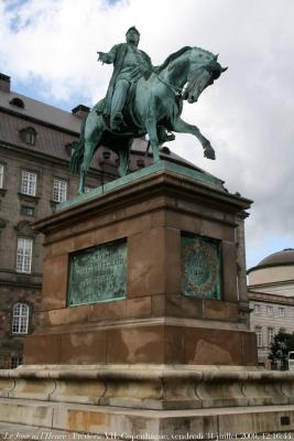 photographie “Le Jour ni l\'Heure 3484 : Copenhague, statue, 1865, du roi de Danemark Frédérik VII, 1808-1848-1863, \