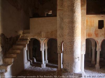 photographie “Le Jour ni l’Heure 1722 : ermitage mozarabe de San Baudelio, XIe s., Casillas de Berlanga, province de Soria, Vieille-Castille, Espagne, dimanche 25 août 2024, 13:04:25” par Renaud Camus — www.renaud-camus.net — San Baudelio, ermita de San Baudelio, ermitage de San Baudelio, ermitage mozarabe de San Baudelio, Casillas de Berlanga, Berlanga de Duero, provincia de Soria, Soria, province de Soria, Castille, Vieille-Castille, Castilla y Leon, Espagne, Spain, Espana