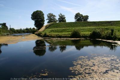 photographie “Le Jour ni l\'Heure 3578 : Copenhague, remparts et douves de la Citadelle (Kastellet),  samedi 1er août 2009, 11:57:18” par Renaud Camus — www.renaud-camus.net — moat, ramparts, fort, forteresse, fortress, châtelet, Copenhagen, Køpenhagen, Denmark, Danmark, Danemark