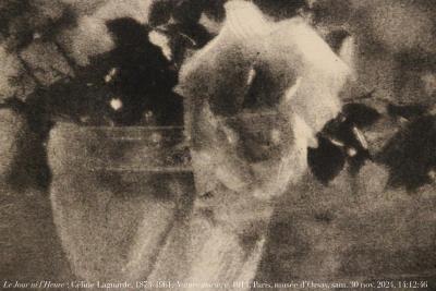 photographie “Le Jour ni l’Heure 6151 : Céline Laguarde, 1873-1961, Nature morte, c. 1914, exp. Céline Laguarde, musée d’Orsay, Paris, samedi 30 novembre 2024, 14:12:46” par Renaud Camus — www.renaud-camus.net — Laguarde, Céline Laguarde, photographe, photographie, Nature morte, fleurs, vase de fleurs, exposition Céline Laguarde, musée d’Orsay