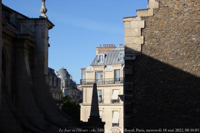 photographie “Le Jour ni l’Heure 5244 : ch. 510, hôtel Pont-Royal, Paris, mercredi 18 mai 2022, 08:16:03” par Renaud Camus — www.renaud-camus.net — Paris, Pont-Royal, hôtel Pont-Royal, chambre, chambre d'hôtel, Saint-Thomas-d'Aquin, église