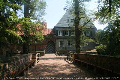 photographie “Le Jour ni l\'Heure 7464  : Burg Diklage, Basse-Saxe, Allemagne, lieu de naissance du bienheureux Clemens-August, cardinal von Galen, 1878-1946, \