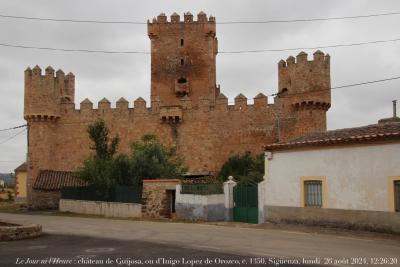 photographie “Le Jour ni l’Heure 1918 : château de Guijosa, ou d’Inigo Lopez de Oriszco, c. 1350, environs de Sigüenza, province de Guadalajara, Castille-La Manche, Espagne, lundi 26 août 2024, 12:26:20” par Renaud Camus — www.renaud-camus.net — Guijosa, castillo de Guijosa, château de Guijosa, castillo, château, Sigüenza, Castilla-La Mancha, Castille, Castilla, Espagne, Spain, Espana