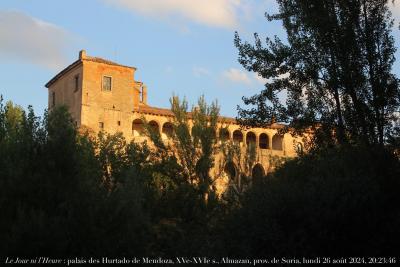 photographie “Le Jour ni l’Heure 2189 : palais des Hurtado de Mendoza, XVe-XVIe s., Almazan, province de Soria, en Vieille-Castille, Espagne, lundi 26 août 2024, 20:23:46” par Renaud Camus — www.renaud-camus.net — Almazan, palacio de los Hurtado de Mendoza, Hurtado de Mendoza, palais Hurtado de Mendoza, Duero, Castille, Soria, provincia de Soria, Vieille-Castille, Castilla y Leon, Espagne, Espana, Spain