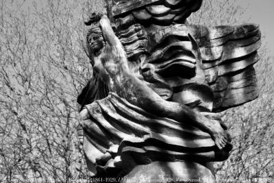 photographie “Le Jour ni l’Heure 5955 : Antoine Bourdelle, 1861-1929, L’Épopée polonaise, dét. du Monument Mickiewicz, 1928, Paris, cours Albert-Ier, vendredi 29 novembre 2024, 15:58:12” par Renaud Camus — www.renaud-camus.net — Pologne, L’Épopée polonaise” Mickiewicz , Mickiewicz, Bourdelle, Antoine Bourdelle, 1928, Paris, cours Albert-Ier, amitiés franco-polonaises, sculpture, sculpteur, Camus, Renaud Camus, 29 novembre 2024