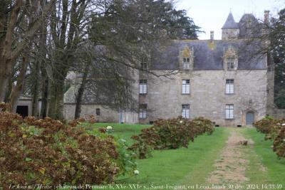 photographie “Le Jour ni l’Heure 8864 : château de Penmarc’h, XVe-XVIe s., Saint-Frégant, en Léon, Finistère, Bretagne, lundi 30 décembre 2024, 14:33:49” par Renaud Camus — www.renaud-camus.net — Penmarc’h, château de Penmarc’h, manoir de Penmarc’h, château, manoir, Saint-Frégant, Léon, Finistère, Bretagne