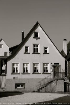 photographie “Le Jour ni l’Heure 9635 : maison natale de Martin Heidegger, 1889-1976, à Messkirch, Bade-Wurtemberg, Allemagne, vendredi 7 mars 2014, 15:24:35” par Renaud Camus — www.renaud-camus.net — Messkirch, Heidegger, Martin Heidegger, maison natale, Bade-Wurtemberg, Allemagne, 7 mars 2014