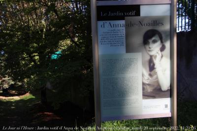 photographie “Le Jour ni l’Heure 8987 : Jardin votif, 1938, Anna de Noailles, 1876-1933, Amphion, Publier, Haute-Savoie, mardi 20 septembre 2022, 11:21:26” par Renaud Camus — www.renaud-camus.net — Amphion, Anna de Noailles, jardin votif, comtesse de Noailles, Publier, Haute-Savoie, lac Léman, lac de Genève, jardin, hôtel des Princes