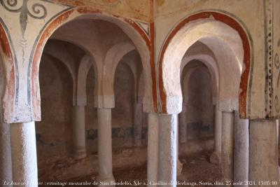 photographie “Le Jour ni l’Heure 1724 : ermitage mozarabe de San Baudelio, XIe s., Casillas de Berlanga, Caltojar, province de Soria, dimanche 25 août 2024, 13:05:10” par Renaud Camus — www.renaud-camus.net — San Baudelio, ermita de San Baudelio, Casillas, Casillas de Berlanga, Berlanga de Duero, Soria, province de Soria, provincia de Soria, Castille, Vieille-Castille, Espagne, Espanha, Spain, ermita, mozarabe, ermita mozarabe de San Baudelio