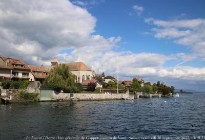 photographie “Le Jour ni l’Heure 8643 : Vue général de Coppet, sur le lac Léman, pays de Vaud, Suisse, vendredi 16 septembre 2022, 13:49:21” par Renaud Camus — www.renaud-camus.net — Coppet, Stael, Mme de Staël, Necker, château, lac, lac Léman, Genève