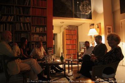 photographie “LeJour ni l’Heure 7541 : Les Livres rouges — Paris, rue Berger, dimanche 11 juin 2017, 01:13:40” par Renaud Camus — www.renaud-camus.net — Livres rouges, Les Livres rouges, Jean-Paul Marcheshi, Philippe Martel, Yohann Rimokh, Danielle Levin, Paris, rue Berger