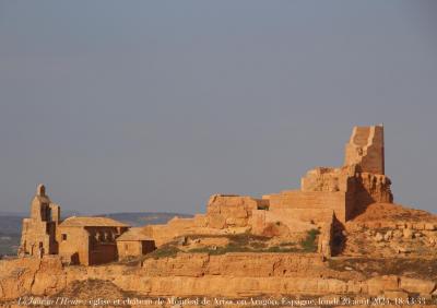 photographie “Le Jour ni l’Heure 2145 : église et château de Monreal de Ariza, XIIe s., en Aragon, province de Saragosse, Espagne, lundi 26 août 2024, 18:43:33” par Renaud Camus — www.renaud-camus.net — Monreal de Ariza, Aragon, Alphonse-le-Batailleur, Saragosse, château, castillo, châteaux en Espagne, Espagne, Spain, Espana