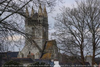 photographie “Le Jour ni l’Heure 8485 : Quimperlé, clocher, XVe s., de l’église Notre-Dame de l’Assomption, Finistère, Bretagne, samedi 28 décembre 2024, 15:29:41” par Renaud Camus — www.renaud-camus.net — Quimperlé, Assomption, église, Notre-Dame-de-l’Assomption, Finistère, Bretagne