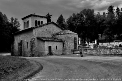 photographie “Le Jour ni l’Heure 7297 : Pierre à Sainte-Eulalie, Cauzac, Lot-et-Garonne, Agenais, vendredi 7 juillet 2023, 17:40:08” par Renaud Camus — www.renaud-camus.net — Sainte-Eulalie, Cauzac, Lot-et-Garonne, Pierre, Agenais