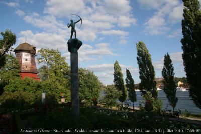 photographie “Le Jour ni l\'Heure 0123  : Stockholm, Waldemarsudde, domaine du prince Eugène de Suède, peintre, 1865-1947 — moulin à huile, 1784-1785, et L\'Archer, Bågskytten, 1913 de Carl Milles, 1875-1975, samedi 31 juillet 2010, 17:59:19” par Renaud Camus — www.renaud-camus.net — Sweden, Sverige, prince Eugen, prins Eugen, Bernadotte, duc de Närke, painter, artiste, artist, maisons d'artiste, artits' houses, Rodin, Auguste Rodin, Penseur, Victoire de Samothrace, architecte, architect, architecture, arkitetkt