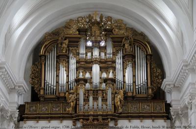 photographie “Le Jour ni l\'Heure 0734 : grandes orgues de la cathédrale de Fulda, Hesse, Allemagne, 1708-1712, par Adam Oehenringer, Georg Blank et A. B. Weber, lundi 30 août 2010, 16:30:41” par Renaud Camus — www.renaud-camus.net