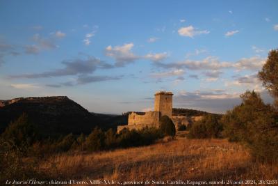 photographie “Le Jour ni l’Heure 1527 : château d’Ucero, XIIIe-XVIe s., Ucero, province de Soria, Vieille-Castille, Espagne, samedi 24 août 2024, 20:32:53” par Renaud Camus — www.renaud-camus.net — Ucero, castillo de Ucero, château d’Ucero, château, Soria, province de Soria, provincia de Soria, castillo, châteaux en Espagne, Castille, Vieille-Castille, Espagne, Spain, Espanha