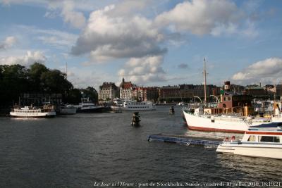 photographie “Le Jour ni l\'Heure 0115  : port de Stockholm, Suède, vendredi 30 juillet 2010, 18:19:21” par Renaud Camus — www.renaud-camus.net — harbour, Strandvägen, hotel Diplomat, Sverige, Sweden