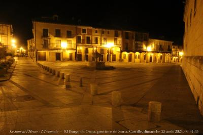 photographie “Le Jour ni l’Heure 1568 : L’Insomnie — El Burgo de Osma, province de Soria, Vieille-Castille, dimanche 25 août 2024, 03:34:55” par Renaud Camus — www.renaud-camus.net — insomnie, L’Insomnie, insomnia, Burgo de Osma, El Burgo de Osma, nuit, nocturne, Soria, province de Soria, Espagne, Spain, Espanha, place, cathédrale