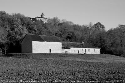 photographie “Le Jour ni l’Heure 1701 : Roques, en haut, et Guinlette, en bas, Astaffort, Lot-et-Garonne, Agenais, mercredi 21 décembre 2022, 16:03:33” par Renaud Camus — www.renaud-camus.net — Roques, château de Roques, manoir de Roques, Guinlette, Astaffort, Lot-et-Garonne, Gers, vallée du Gers, Agenais, En Agenais, Gascogne