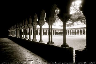 photographie “Le Jour ni l’Heure 8724 : cloître, 1100 (les chapiteaux) - fin du XIIIe s. (la structure), abbaye de Moissac, Tarn-et-Garonne, Quercy, dimanche 4 janvier 2015, 15:04:44” par Renaud Camus — www.renaud-camus.net — Moissac, abbaye de Moissac, cloître, cloister, cloître de Moissac, roman, romane, architecture, romano-gothique, abbaye, chapiteaux, capitals, Tarn-et-Garonne, Midi-Pyrénées