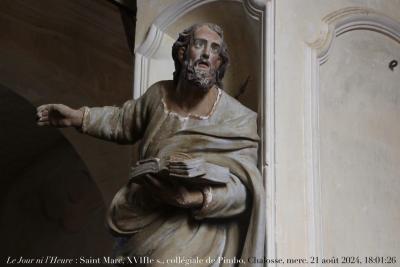 photographie “Le Jour ni l’Heure 0752 : Saint Marc, XVIIIe s., collégiale Saint-Barthélemy de Pimbo, en Chalosse, Landes, mercredi 21 août 2024, 18:01:26” par Renaud Camus — www.renaud-camus.net — Marc, saint Marc, livre, Écritures, évangile, statue, sculpture, baroque, art baroque, Pimbo, collégiale de Pimbo, collégiale Saint-Barthélemy de Pimbo, Saint-Barthélemy, Chalosse, Landes, Nouvelle-Aquitaine