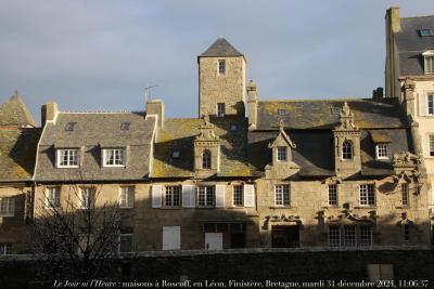 photographie “Le Jour ni l’Heure 9036 : maisons à Roscoff, en Léon, Finistère, Bretagne, mardi 31 décembre 2024, 11:06:37” par Renaud Camus — www.renaud-camus.net — Roscoff, Léon, maisons à Roscoff, Finistère, Bretagne, maisons, Renaissance