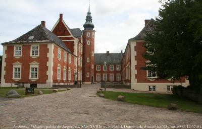 photographie “Le Jour ni l\'Heure 5983 : palais de Jægerpris, XVe-XIXe s., résidence favorite du roi Frédéric VII, 1808-1848-1863, et de son épouse morganatique la comtesse Danner, 1815-1874, Sjælland, Danemark, dimanche 30 août 2009, 12:47:04” par Renaud Camus — www.renaud-camus.net — palæ, palace, roi, king, kong, Frederik VII, Frederick VII, Constitution, royal, danish, dansk, Denmark, Danmark