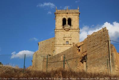 photographie “Le Jour vni l’Heure 2179 : clocher plateresque, 1548-1571 construit par les Hurtado de Mendoza pour l’église Nuestra Senora de la Asuncion de Moron de Almazan, prov. de Soria, Vieille-Castille, Espagne, lundi 26 août 2024, 19:48:17” par Renaud Camus — www.renaud-camus.net — Moron de Almazan, iglesia, Nuestra Senora de la Asuncion, Hurtado de Mendoza, Almazan, Moron, plateresque, clocher, église, Castille, Soria, province de Soria, Castilla y Leon