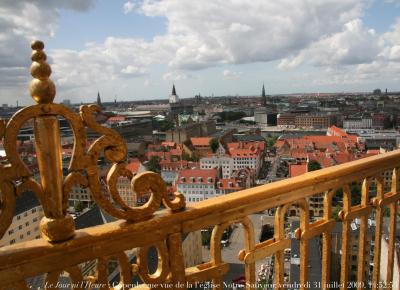 photographie “Le Jour ni l\'Heure 3538 : la ville de Copenhague vue de la flèche, 1749 de l\'église de Notre-Sauveur (Vor Frelsers Kirke), vendredi 31 juillet 2009, 14:52:53” par Renaud Camus — www.renaud-camus.net — church, kirke, Køpenhagen, Copenhagen, balcon, balcony, vue, view, Denmark, Danmark, Danemark, Thurah, Lauritz de Thurah