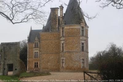 photographie “Le Jour ni l’Heure 9521 : château des Granges-Cathus, 1525, Saint-Hilaire, Talmont-Saint-Hilaire, Vendée, Bas-Poitou, mercredi 1er janvier 2025, 13:08:29” par Renaud Camus — www.renaud-camus.net — Les Granges-Cathus, Saint-Hilaire, Saint-Hilaire de Talmont, Talmont, Talmont-Saint-Hilaire, Vendée, Poitou, Bas-Poitou, château, château des Granges-Cathus