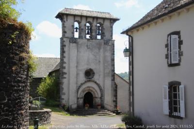 photographie “Le Jour ni l’Heure 9723 : église Saint-Jean-Baptiste, jadis Saint-Blaise, XIIe-XIXe s., d’Escorailles, ou Scorailles, Cantal, Haute-Auvergne, jeudi 1er août 2024, 13:14:55” par Renaud Camus — www.renaud-camus.net — Scorailles, Escorailles, église, Saint-Jean-Baptite, Saint-Blaise, Cantal, Auvergne, Haute-Auvergne