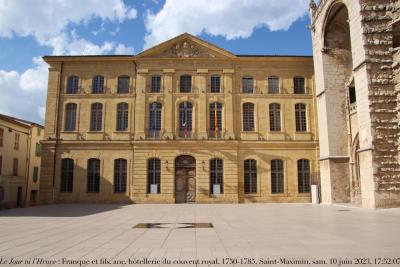 photographie “Le Jour ni l‘Heure 6884 : Jean-Baptiste Franque, 1683-1758, et son fils François II Franque, 1710-1793, hôtellerie de l’ancien couvent royal, hui hôtel de ville, 1750-1785, Saint-Maximin, Var, Provence, samedi 10 juin 2023, 17:52:07” par Renaud Camus — www.renaud-camus.net — Saint-Maximin, Saint-Maximin-la-Sainte-Beaume, Var, Provence, hôtellerie, couvent royal, hôtellerie de l'ancien couvent royal, mairie, hôtel de ville, Franque, Jean-Baptiste Franque, François, II, XVIII, XVIIIe siècle, Louis XV, Louis XVI, Povence