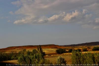 photographie “Le Jour ni l’Heure 2161 : Un soir en Aragon — entre Monreal de Ariza et Pozuel de Ariza, province de Saragosse, Espagne, lundi 26 août 2024, 19:06:58” par Renaud Camus — www.renaud-camus.net — Aragon, paisaje, paysage, Paysage de l’Aragon, Paisaje de Aragon, Monreal de Aragon , de, Aragon, Saragosse, province Saragosse, Zaragoza, provincia Zaragoza, Easpagne, Spain, Camus, Renaud Camus, 26 août 2024