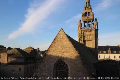 photographie “Le Jour ni l’Heure 9009 : Roscoff, dans le Léon, Finistère, Bretagne — église Notre-Dame de Croaz-Batz (N.-D. de la croix de l’embarcadère pour Batz) , vue de la chambre 306 de l’hôtel Mercure, mardi 31 décembre 2024, 10:08:27” par Renaud Camus — www.renaud-camus.net — Roscoff, église, église de Roscoff, Notre-Dame-de, Croaz-Batz, Léon, Mercure, hôtel Mercure, Finistère, Bretagne