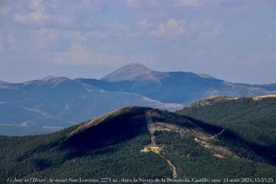 photographie “Le Jour ni l’Heure 1463 : le mont San Lorenzo, 2271 m., point culminant, dans La Rioja, de la Sierra de la Demanda, vue prise des environs du Lac Noir de Neila, prov. de Burgos,  Vieille-Castille, samedi 24 août 2024, 15:53:25” par Renaud Camus — www.renaud-camus.net — San, Lorenzo, pico San Lorenzo, mont San Lorenzo, La Rioja, sierra de La Demanda, Neila, Laguna Negra de Neila, Castilla y Leon, Vieille-Castille, provincia de Burgos, Castille, Espagne, Espanha, Spain, Spanien, Camus, Renaud Camus, 24 août 2024