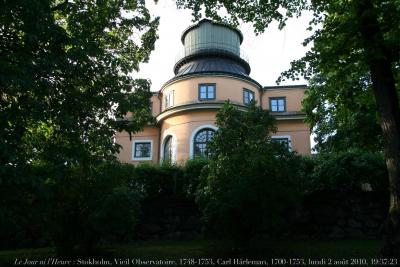 photographie “Le Jour ni l\'Heure 0160 : Stockholm, Brunkebersåsen, Vieil Observatoire, 1746-1753, par Carl Hårleman, 1700-1753, lundi 2 août 2010, 19:37:23” par Renaud Camus — www.renaud-camus.net — architecture, architecte, architect, observatory, observatoriet, Observatorielunden, Sverige, Sweden, Suède, XVIII, XVIIIe siècle, XVIIIth century, Siècle des Lumières, Age of Reason, Adolf-Frederik, baroque, astronomie, astronomy