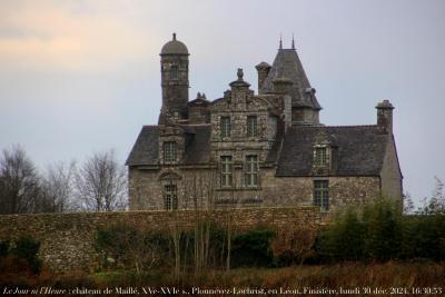 photographie “Le Jour ni l’Heure 8908 : château de Maillé, jadis de Coëtseizploë, XVe-XVIe s., Plounévez-Lochrist, en Léon, Finistère, Bretagne, lundi 30 décembre 2024, 16:30:53” par Renaud Camus — www.renaud-camus.net — Maillé, château de Maillé, château de Coëtseizploë, marquis de Maillé, Plounévez-Lochrist, Léon, Roscoff, Finistère, Bretagne, châteaux de Bretagne