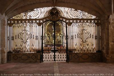 photographie “Le Jour ni l’Heure 2088 : grille baroque, XVIIIe s., église du monastère de Santa Maria de Huerta, province de Soria, en Vieille-Castille, Espagne, lundi 26 août 2024, 17:47:16” par Renaud Camus — www.renaud-camus.net — grille, grillage, baroque, barocco, Santa Maria de Huerta, monasterio, iglesia, Soria, XVIIIe s.” , de, Soria, Castille, Vieille-Castille, Castilla, Castilla y Leon, Espana, Espagne, Spain, Camus, Renaud Camus, 26 août 2024