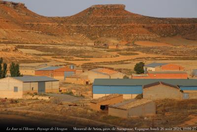 photographie “Le Jour ni l’Heure 2156 : Paysage de l’Aragon — Monreal de Ariza, province de Saragosse, Espagne, lundi 26 août 2024, 19:01:27” par Renaud Camus — www.renaud-camus.net — Monreal de Ariza, Paysage de l’Aragon, Paysage d’Aragon, Paisaje de Aragon, Saragosse, province de Saragosse, Espagne, Spain, Espana, provincia de Zaragoza